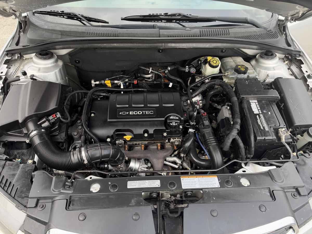 Used 2016 Chevrolet Cruze LT w/ Technology Package FWD image 18