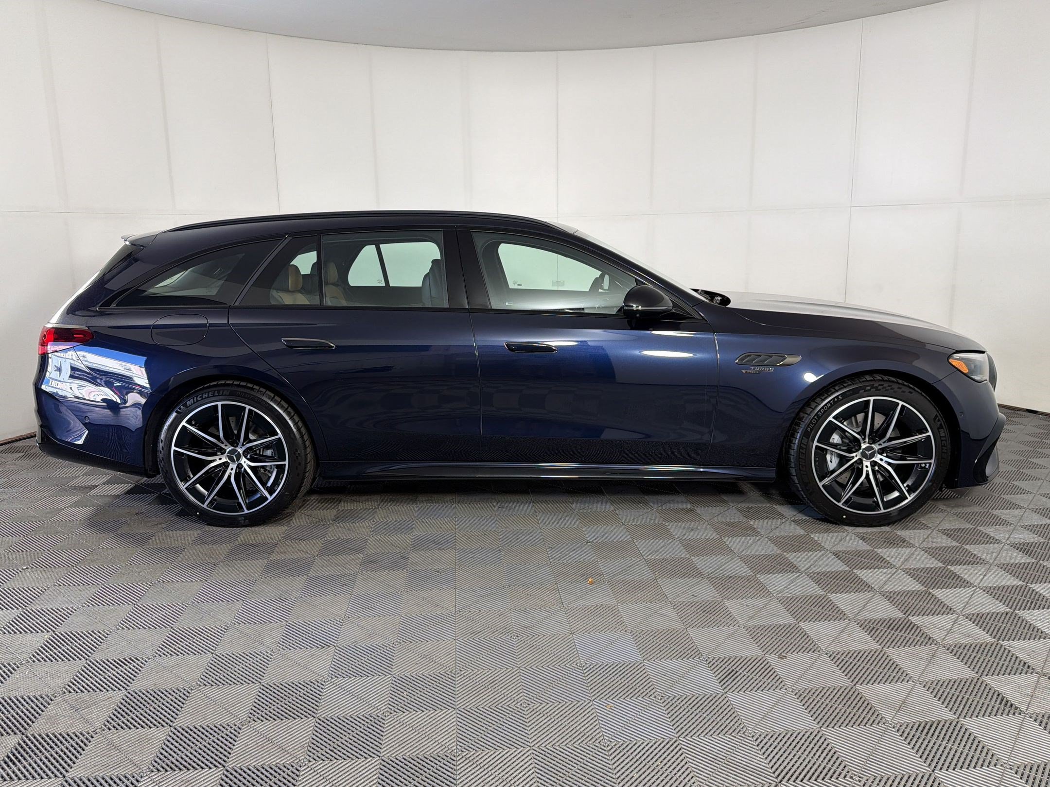 New 2026 Mercedes-Benz E 53 AMG e 4MATIC Wagon image 8
