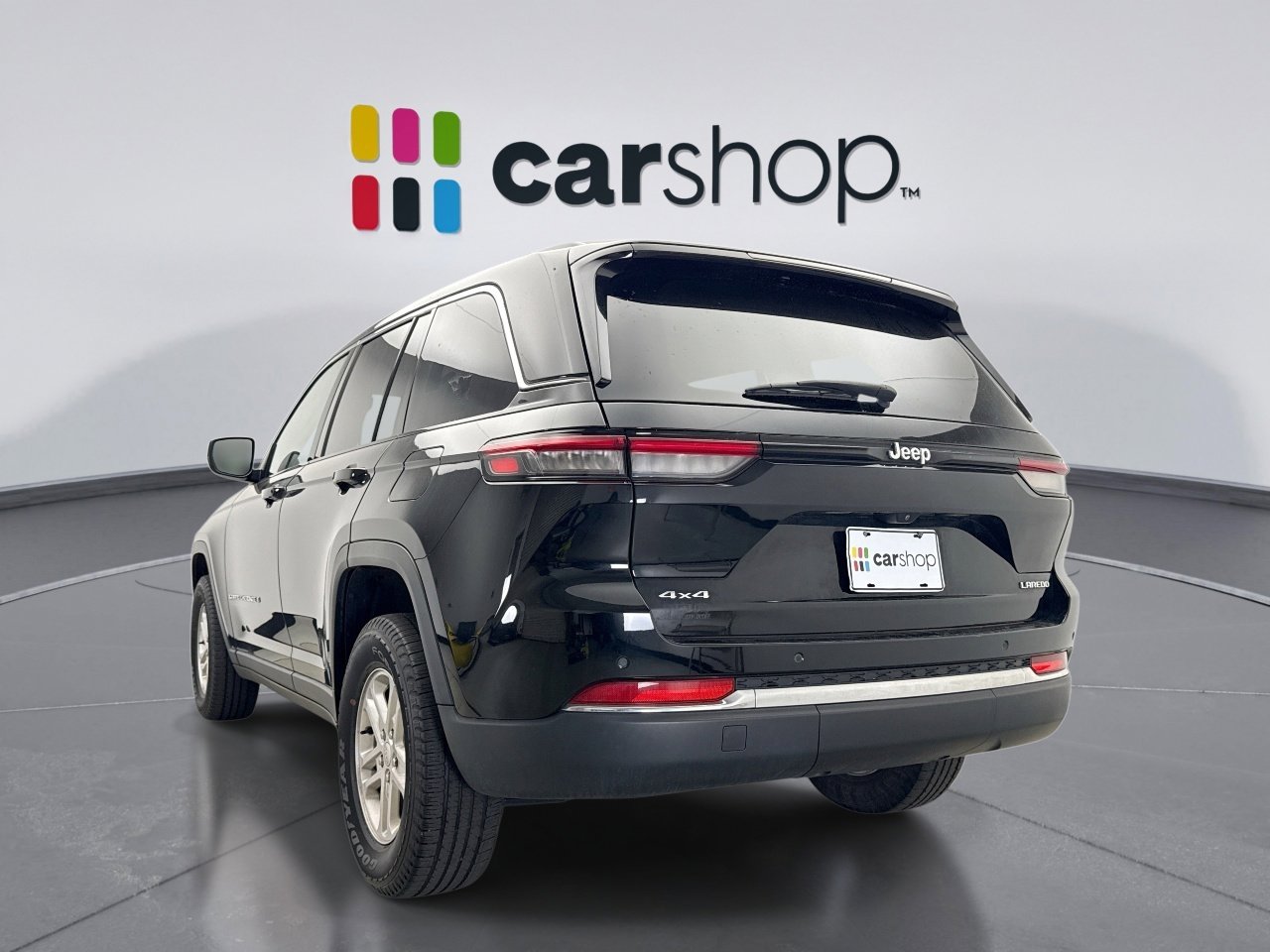 Used 2023 Jeep Grand Cherokee Laredo AWD/4WD image 3