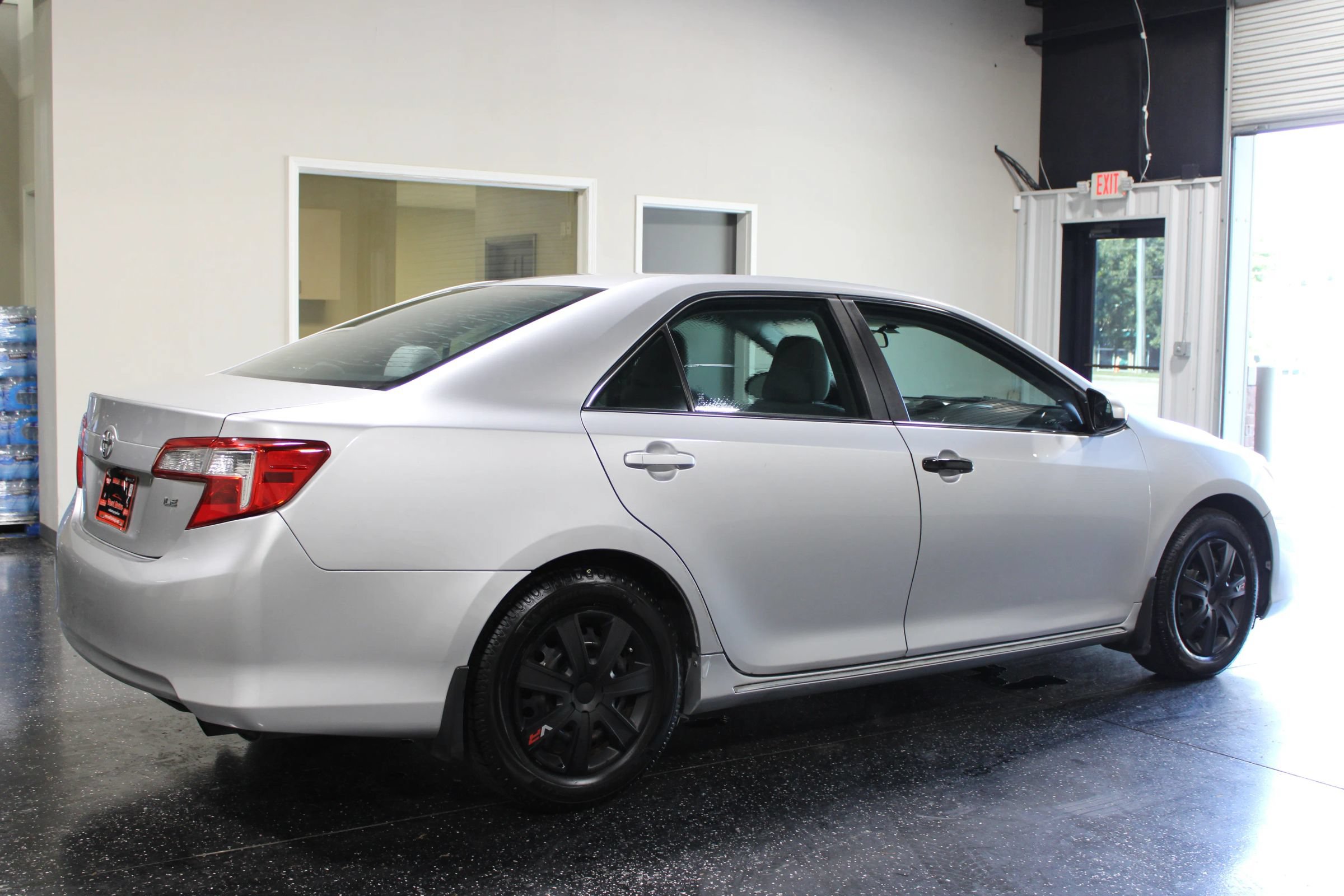 Used 2012 Toyota Camry LE FWD image 3