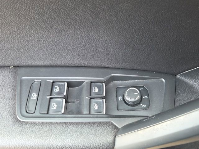 Used 2019 Volkswagen Tiguan SE image 22