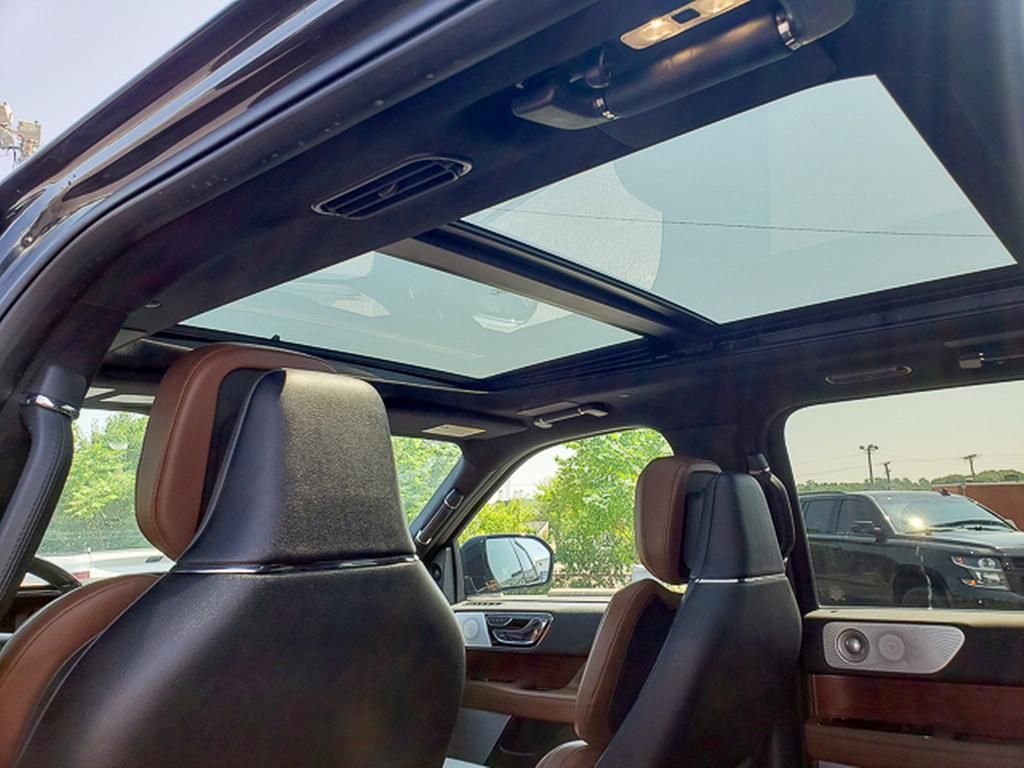 Used 2022 Lincoln Navigator Reserve image 26