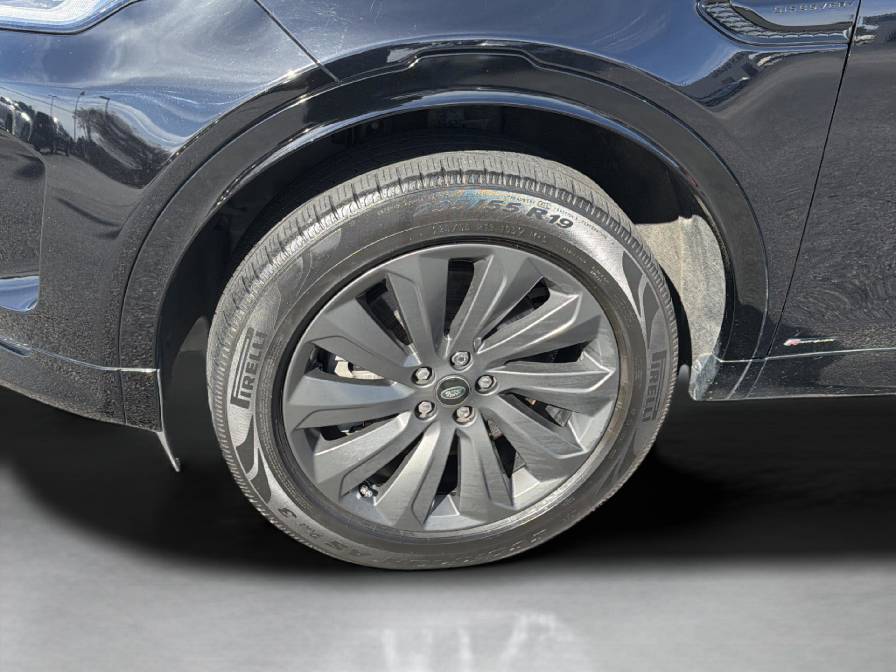 Used 2020 Land Rover Discovery Sport SE R-Dynamic image 29