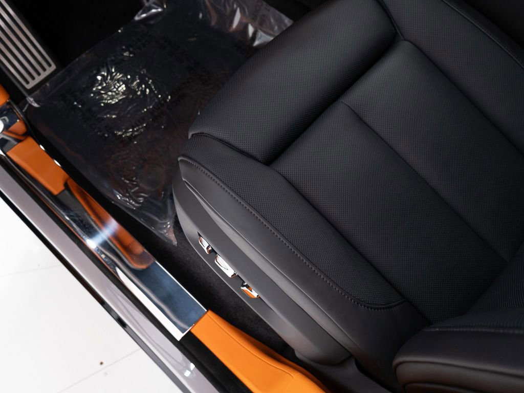 Used 2026 Rolls-Royce Cullinan AWD/4WD image 13