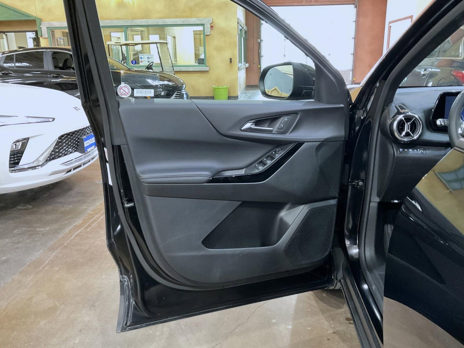 Certified 2025 Chevrolet Equinox LT image 9