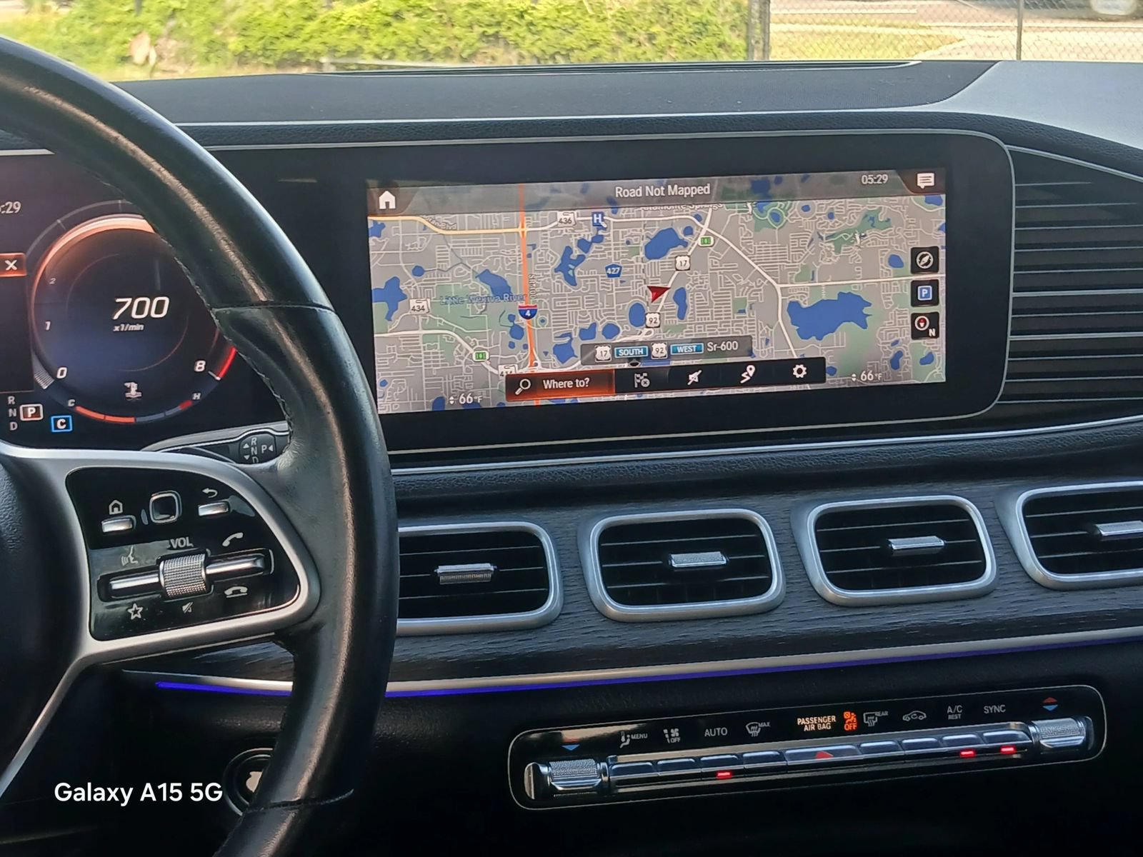 Used 2020 Mercedes-Benz GLE 350 4MATIC w/ Premium Package image 26