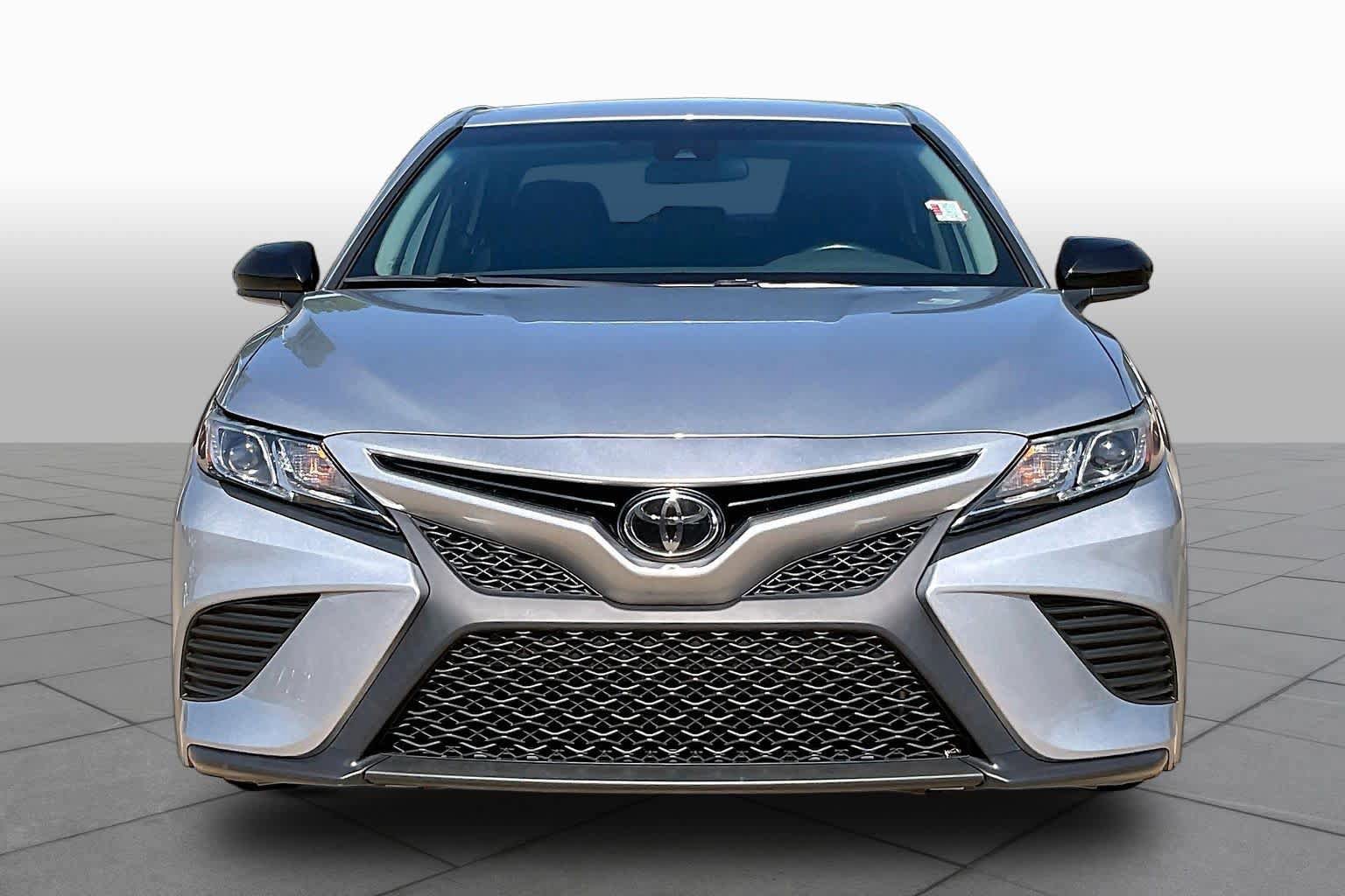 Used 2020 Toyota Camry SE FWD image 4