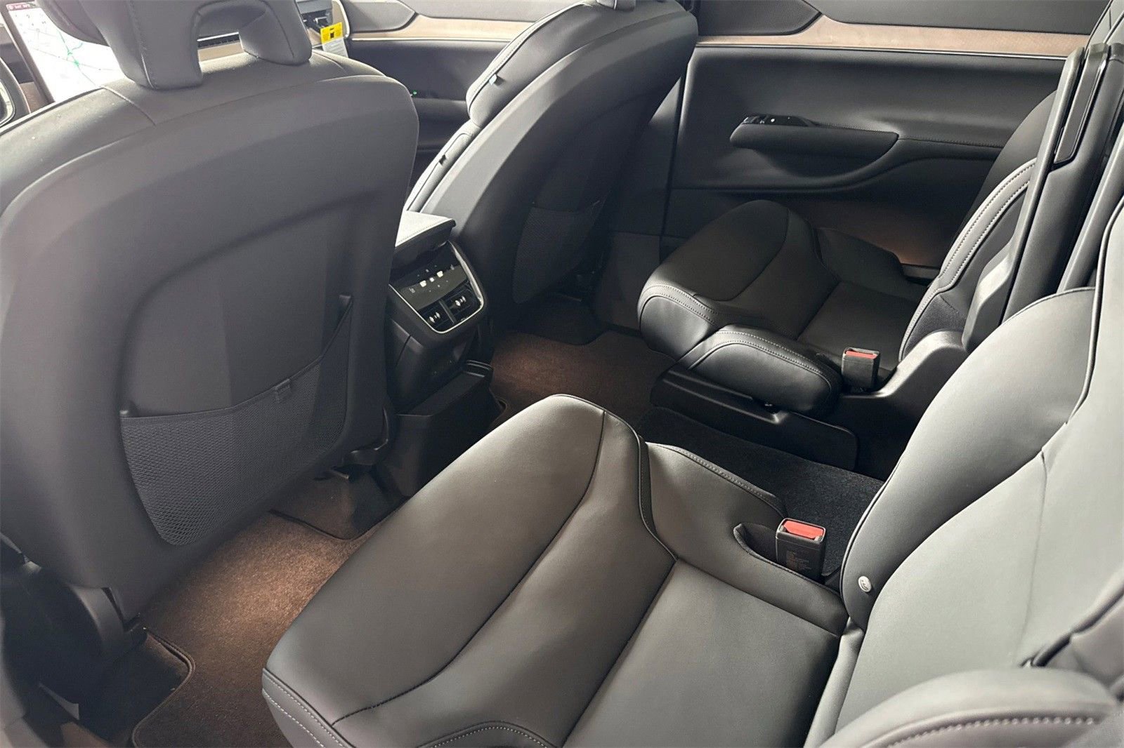 New 2025 Volvo EX90 Plus w/ Protection Package Premier image 4