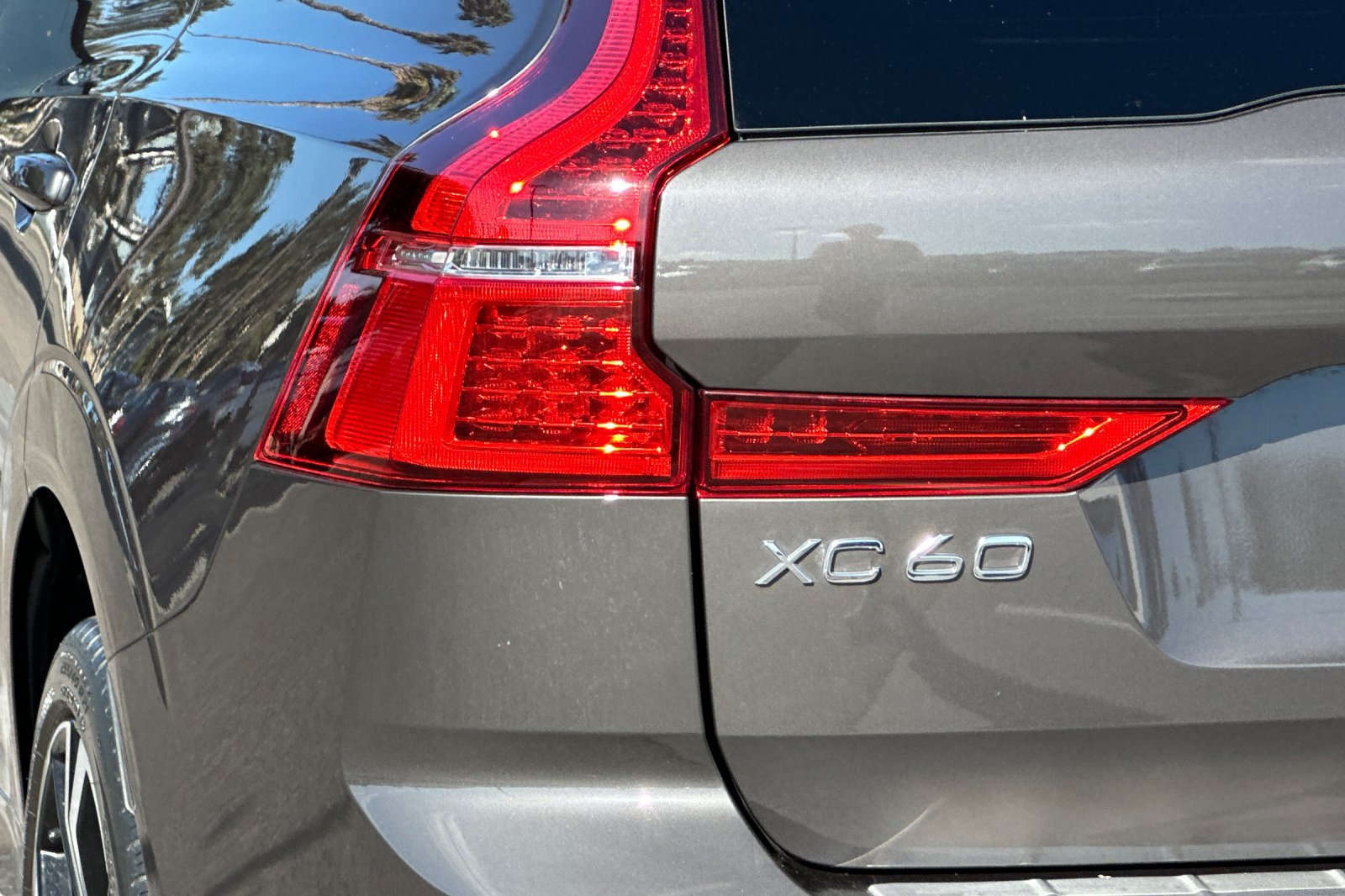 Certified 2023 Volvo XC60 B5 Ultimate w/ Climate Package FWD image 34