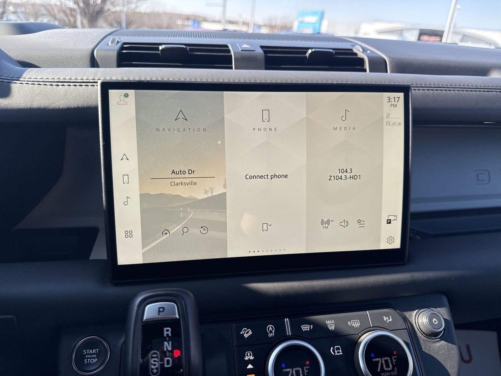 Used 2024 Land Rover Defender 130 X-Dynamic SE image 17