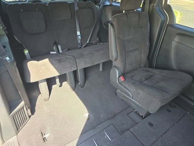 Used 2014 Dodge Grand Caravan SE image 31