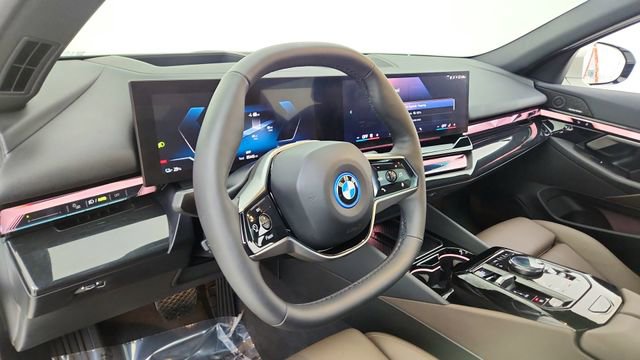Used 2025 BMW i5 xDrive40 w/ Premium Package AWD/4WD image 20