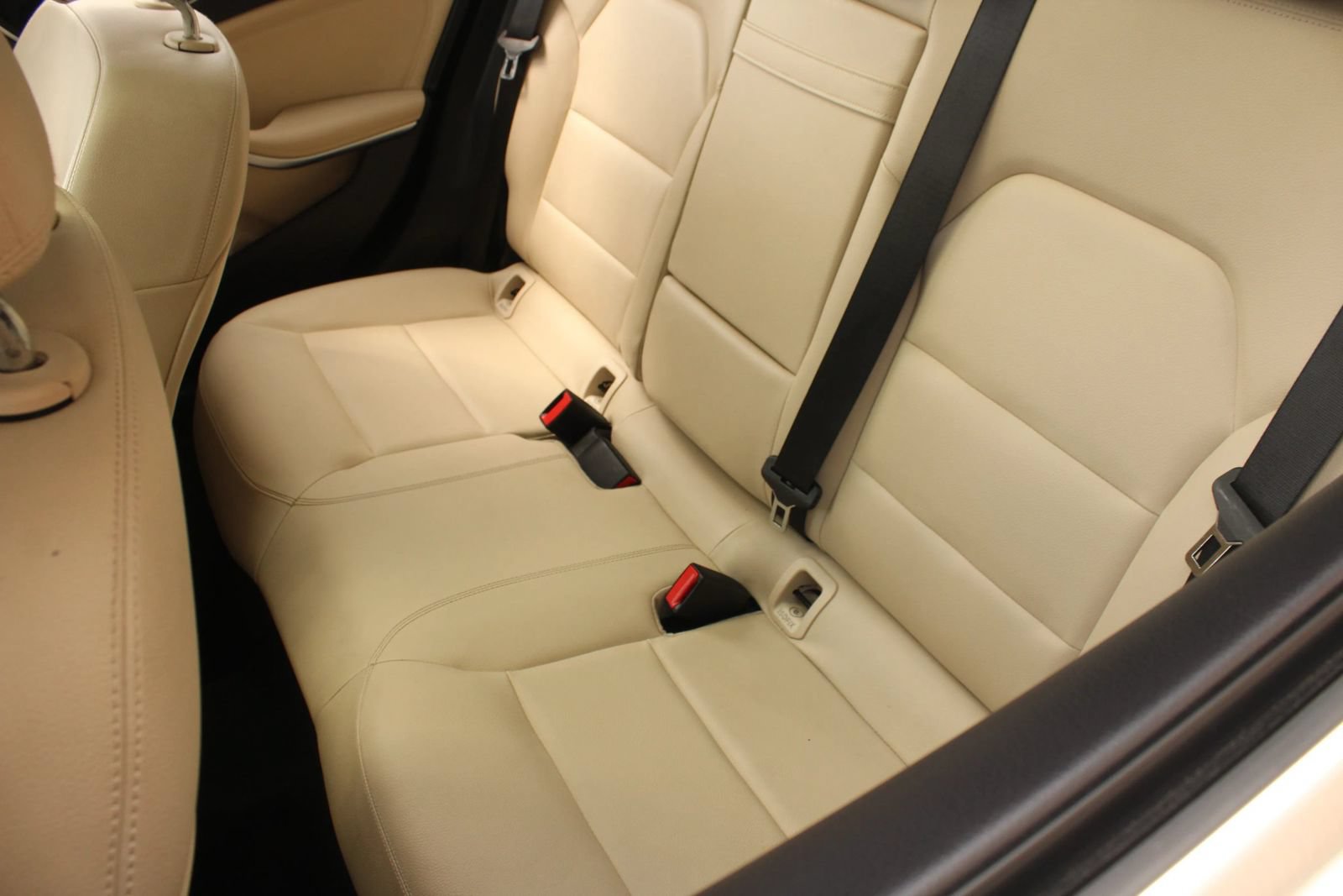 Used 2020 Mercedes-Benz GLA 250 4MATIC w/ Premium Package image 19