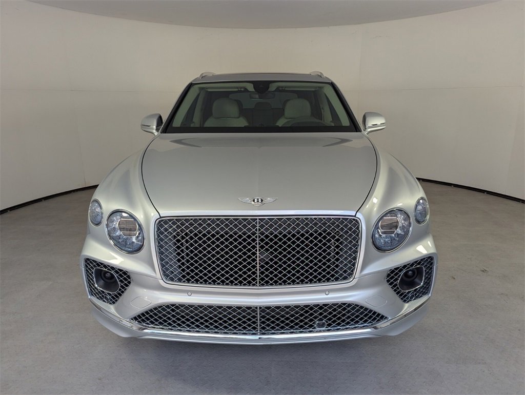 Used 2023 Bentley Bentayga image 2