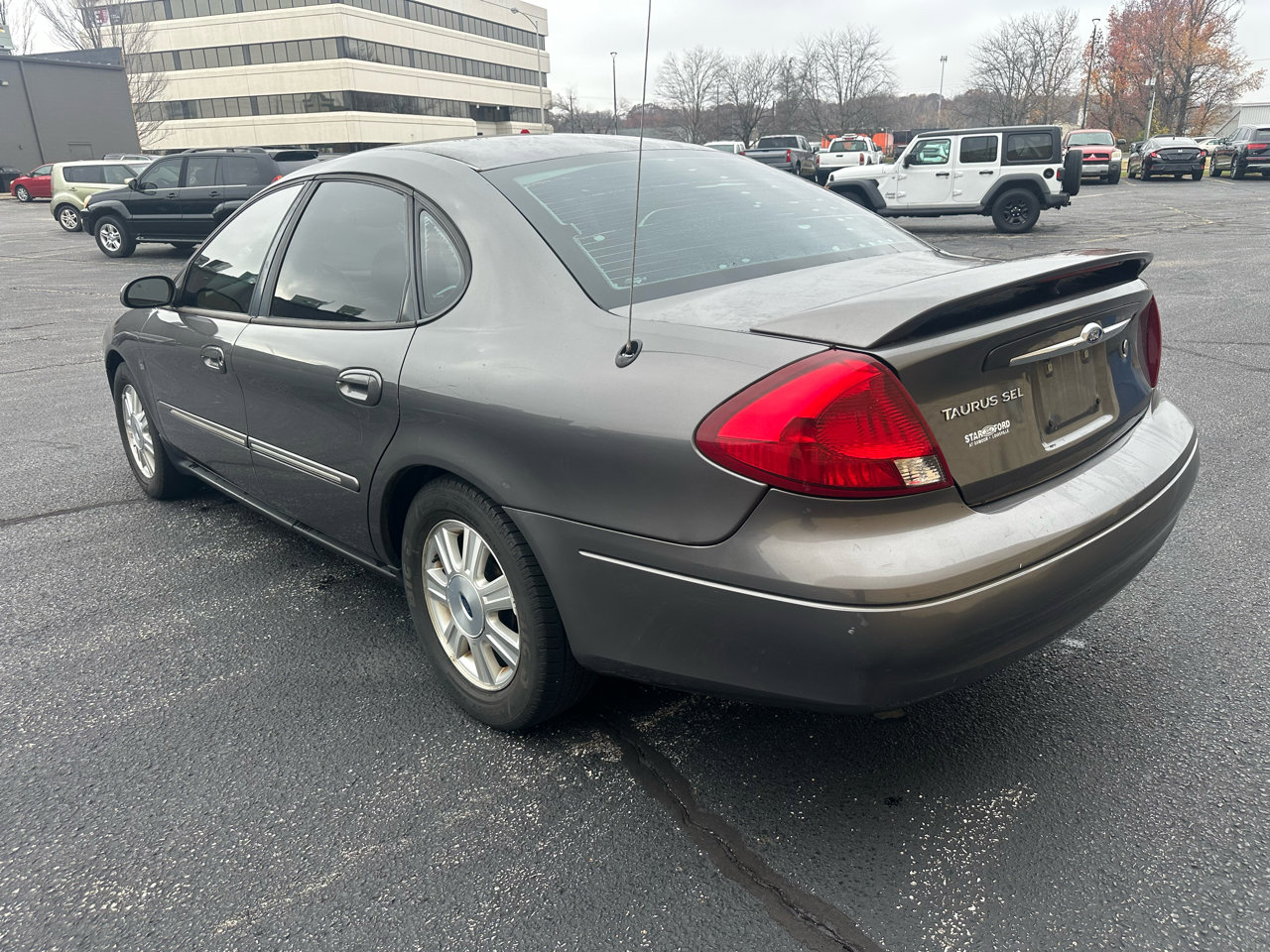 Used 2003 Ford Taurus SEL image 3
