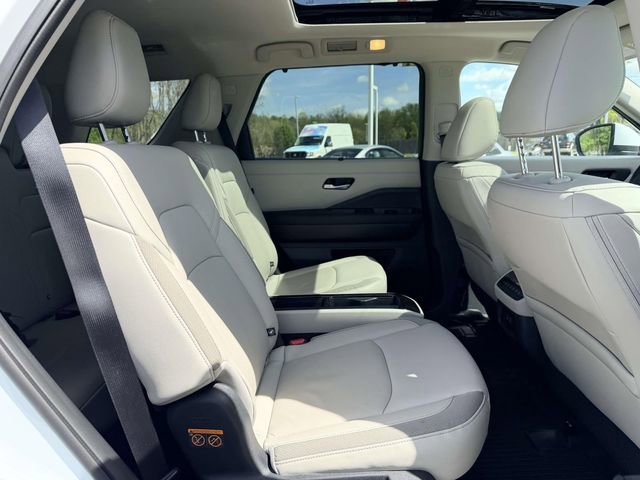Used 2025 Nissan Pathfinder SL w/ SL Premium Package image 11