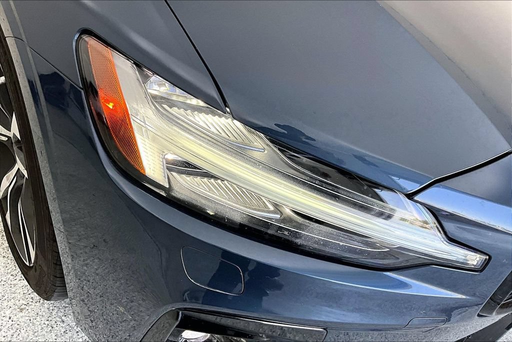 Used 2025 Volvo S60 B5 Core FWD image 38
