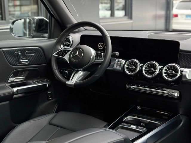 Used 2025 Mercedes-Benz GLB 250 GLB 250 image 56