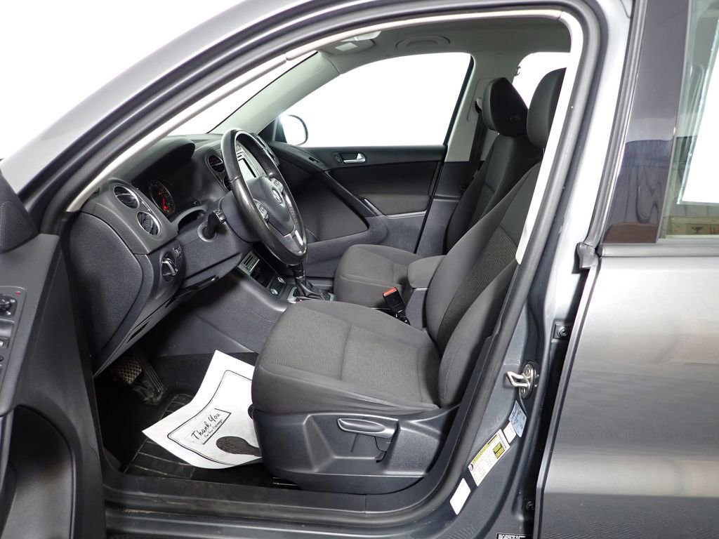 Used 2017 Volkswagen Tiguan Limited w/ Premium Package image 19