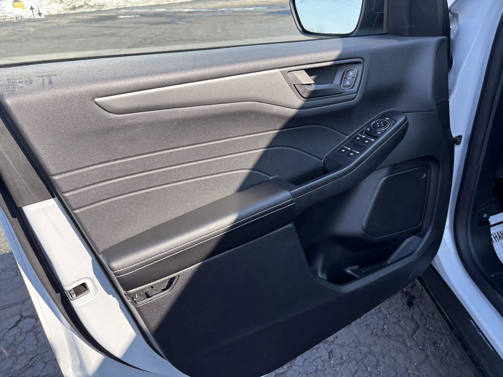 Used 2025 Ford Escape Active AWD/4WD image 13