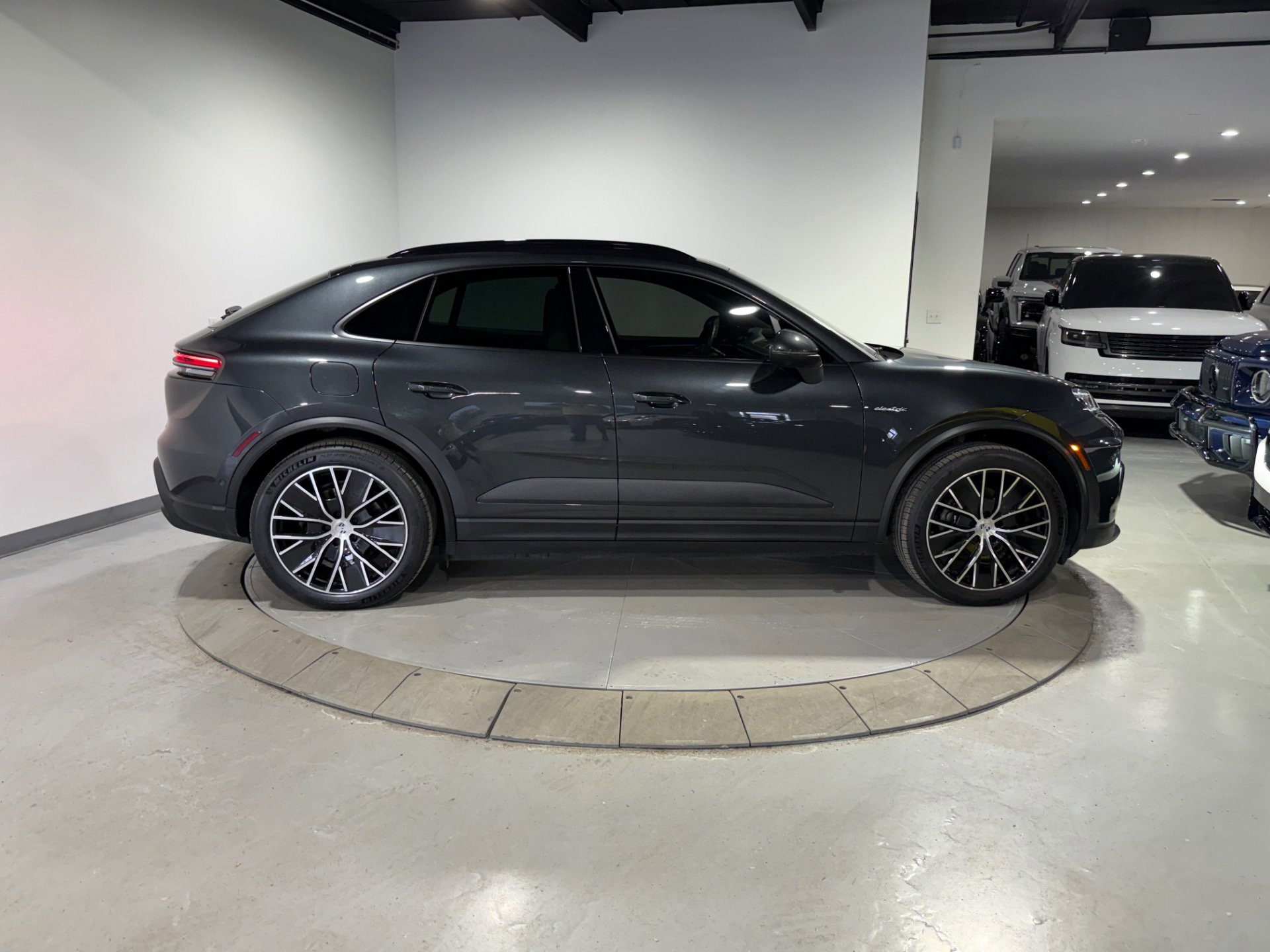 Used 2024 Porsche Macan 4 Electric w/ Premium Package image 18