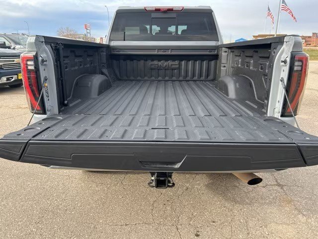Used 2025 GMC Sierra 2500 AT4 w/ AT4 Premium Plus Package image 8
