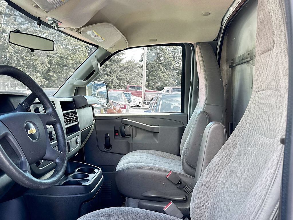 Used 2017 Chevrolet Express 3500 w/ Chrome Appearance Package RWD image 8