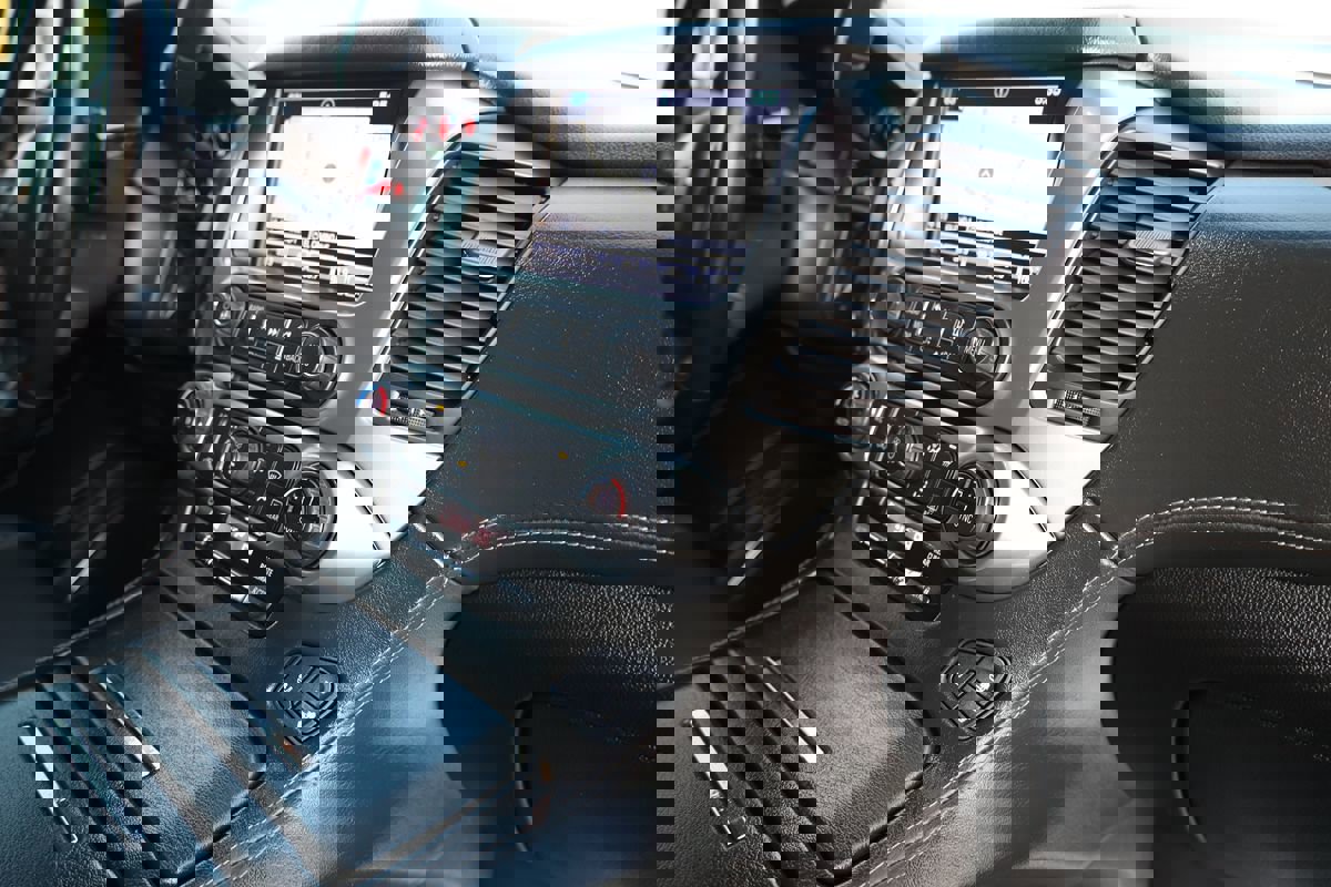 Used 2018 Chevrolet Suburban Premier image 23