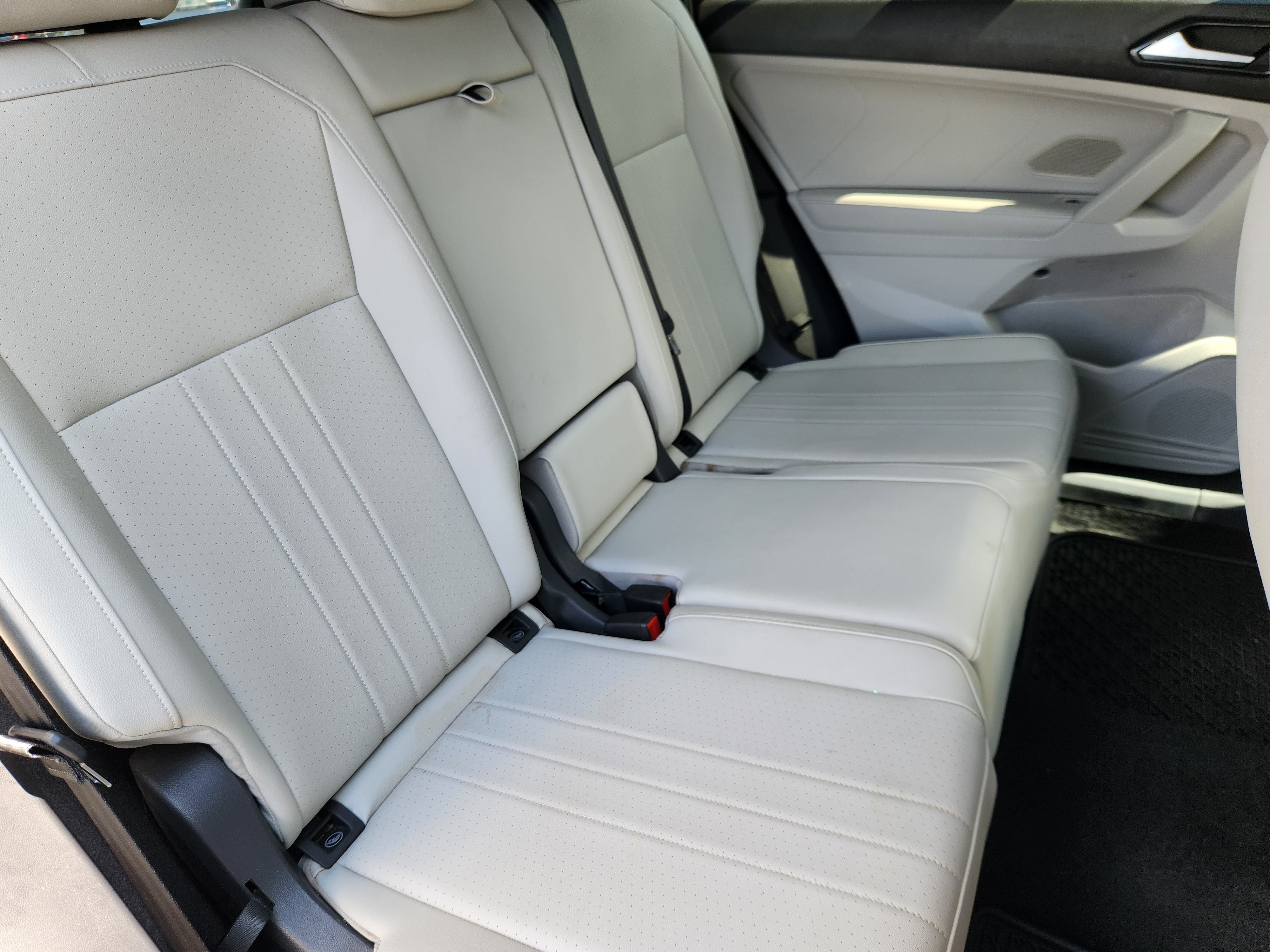 Certified 2023 Volkswagen Tiguan SE R-Line AWD/4WD image 16
