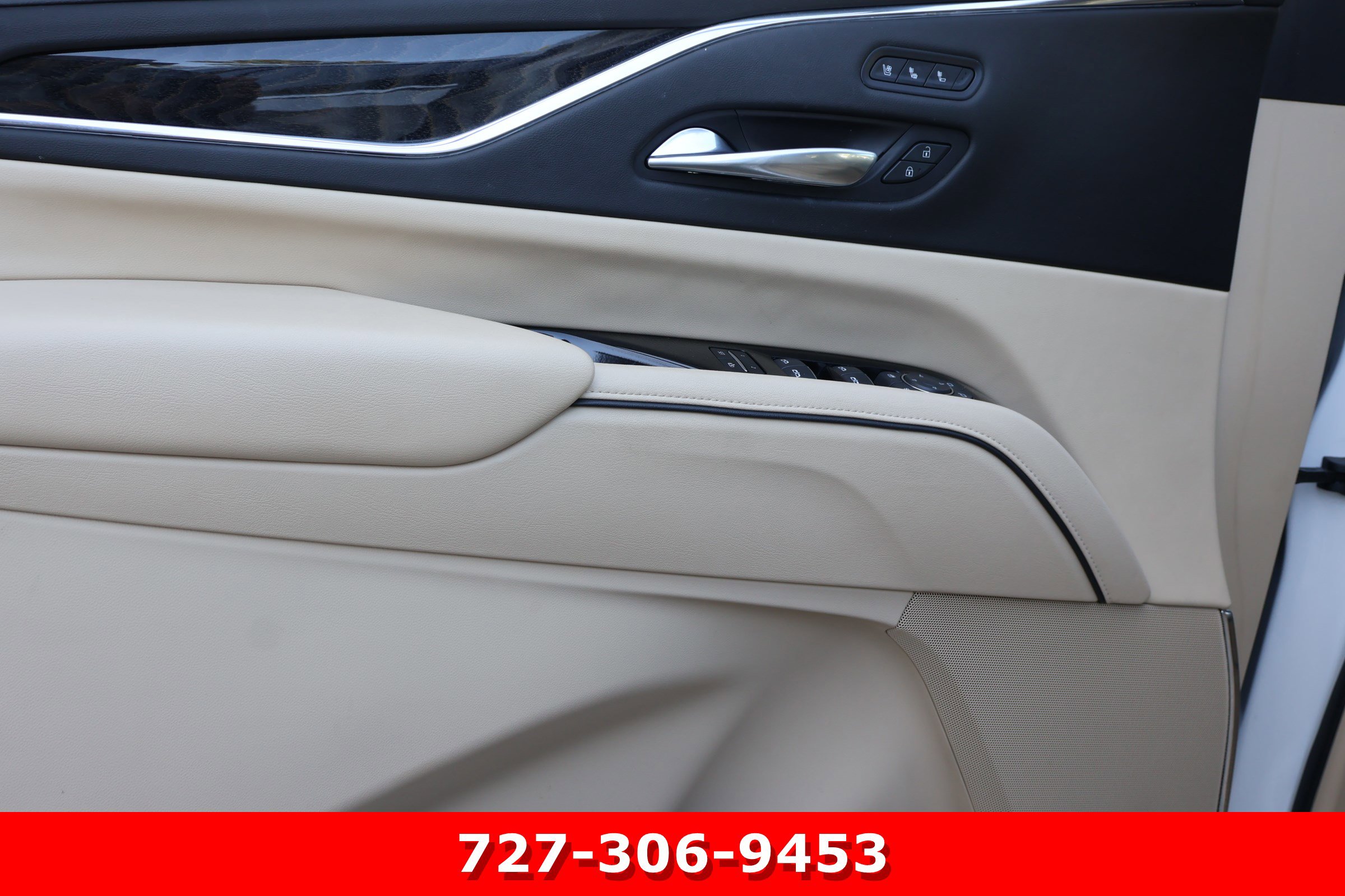 Used 2021 Cadillac Escalade Premium Luxury RWD image 12