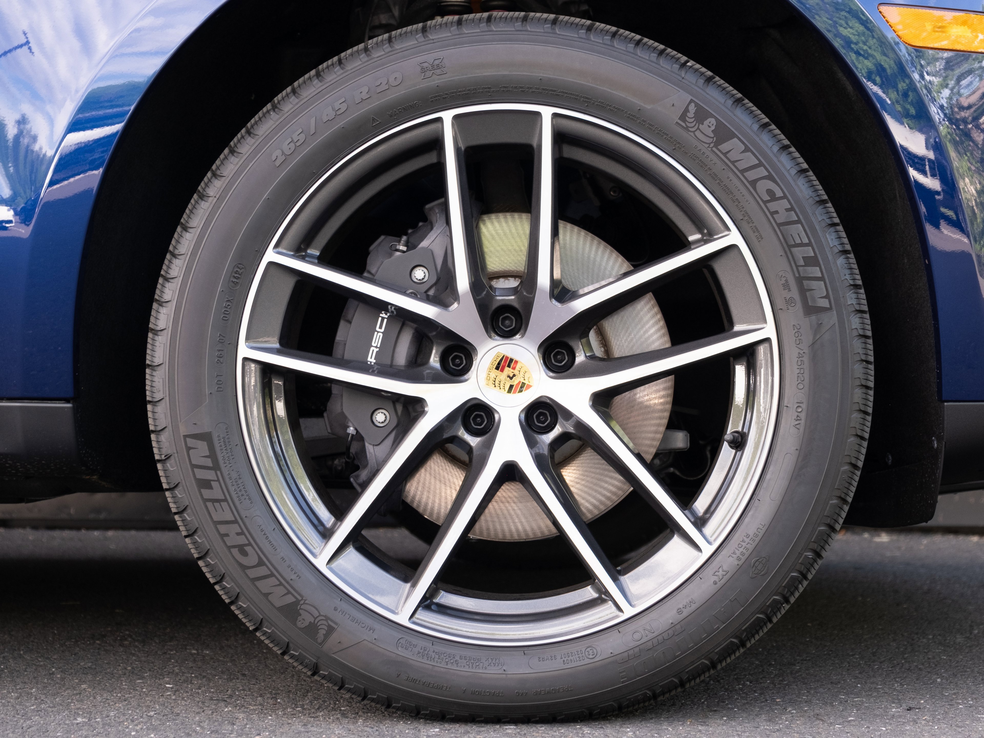 Certified 2025 Porsche Macan image 15