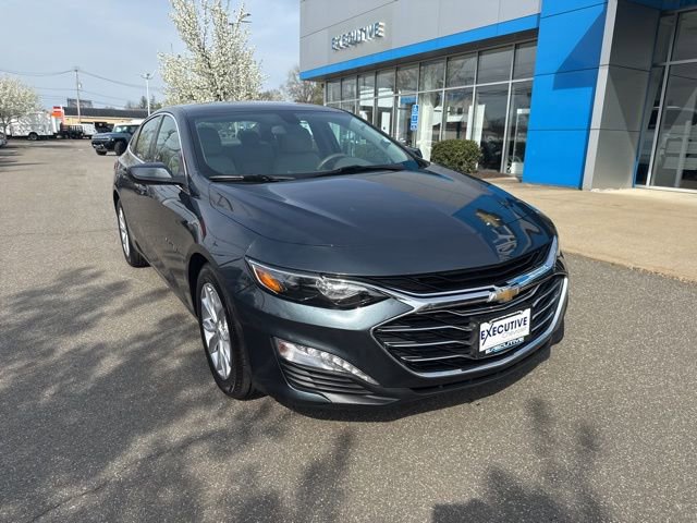 Used 2019 Chevrolet Malibu LT w/ Driver Confidence Package image 4