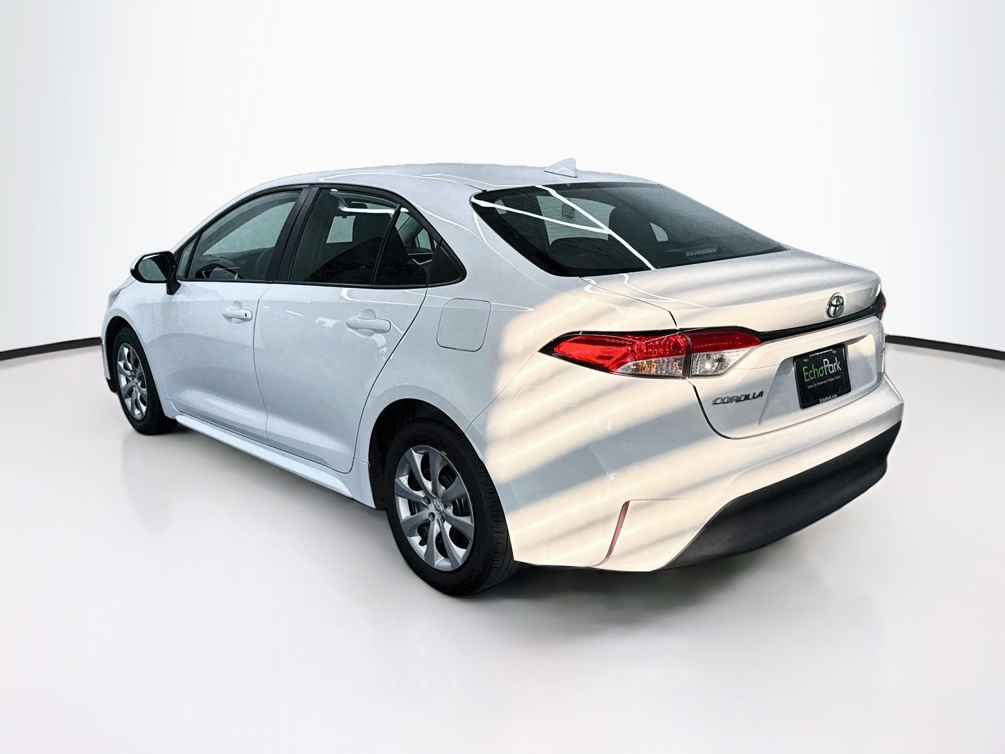 Used 2025 Toyota Corolla LE FWD image 5
