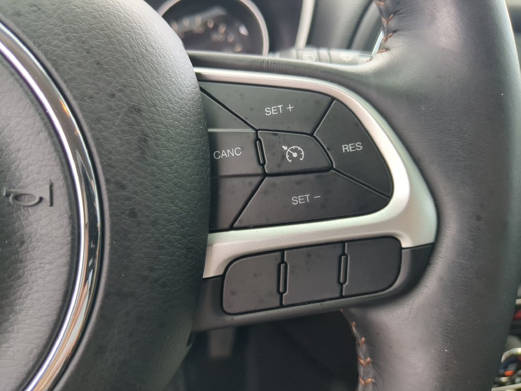 Used 2018 Jeep Compass Latitude w/ Cold Weather Group AWD/4WD image 29