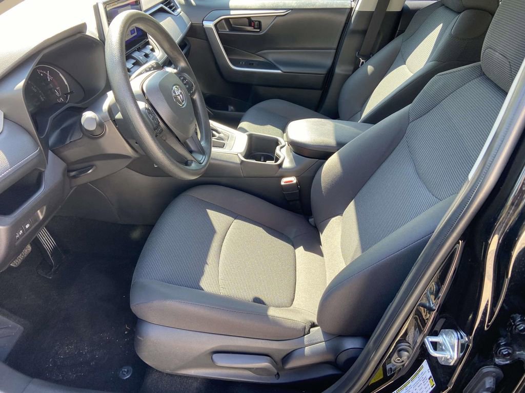 Used 2025 Toyota RAV4 LE FWD image 17