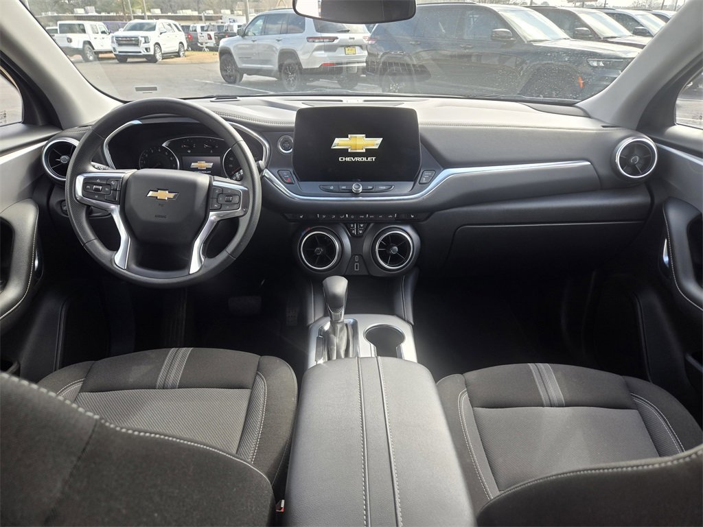Used 2025 Chevrolet Blazer LT image 6