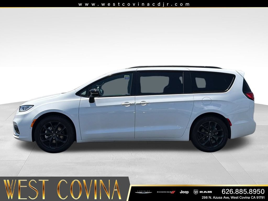 New 2026 Chrysler Pacifica Select w/ S Appearance Package FWD image 2