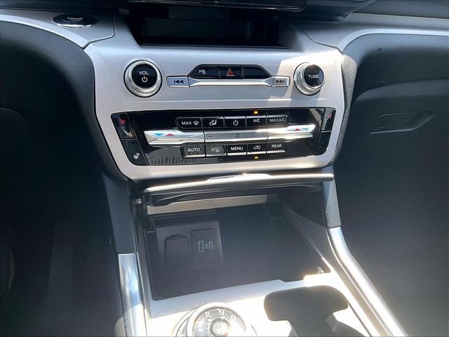 Used 2024 Ford Explorer XLT w/ Equipment Group 202A AWD/4WD image 28