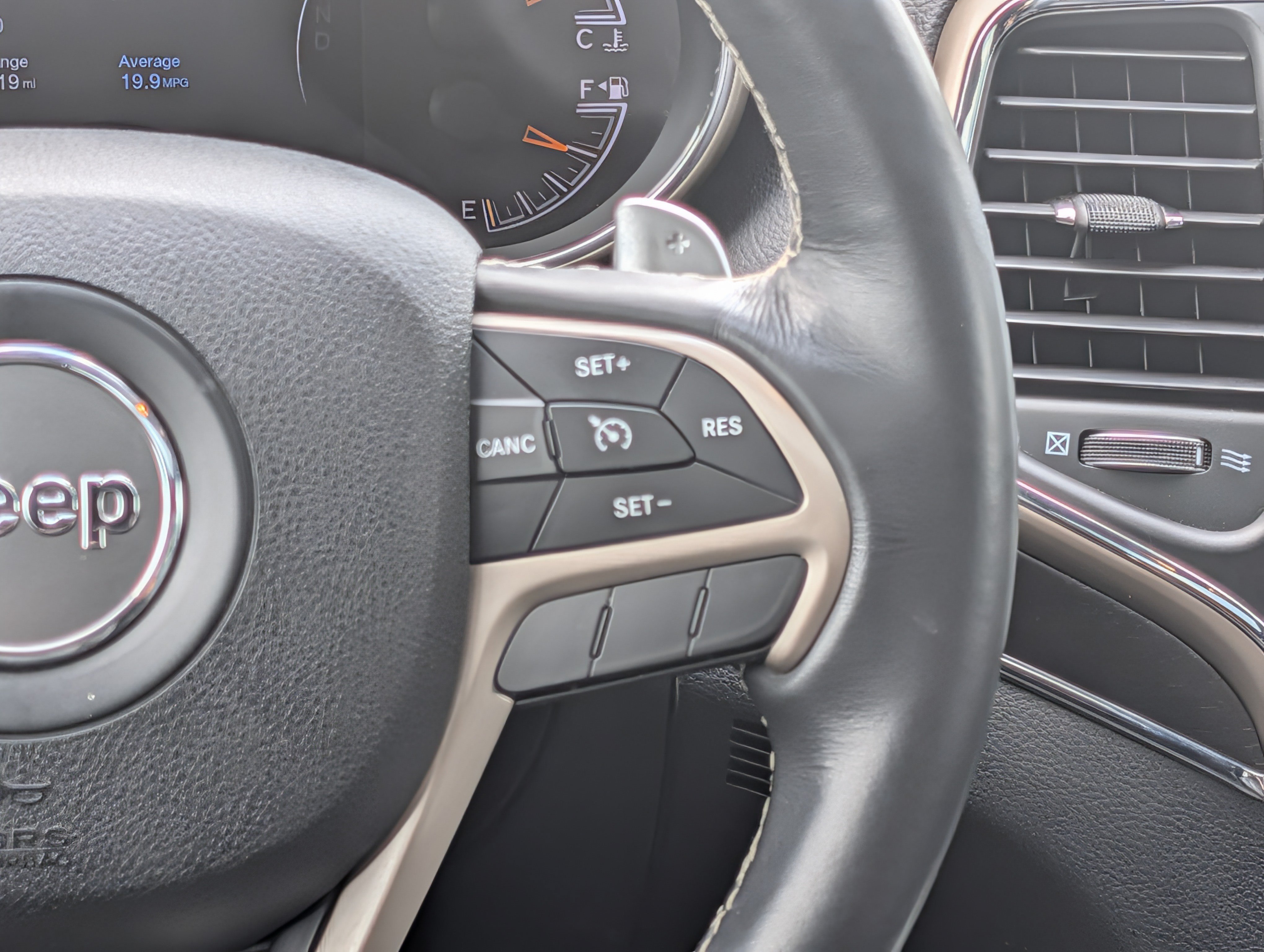 Used 2016 Jeep Grand Cherokee Limited AWD/4WD image 23