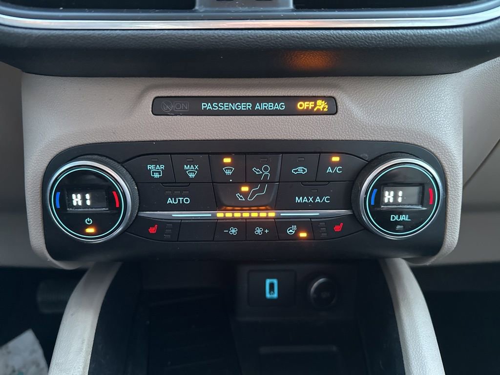 Used 2020 Ford Escape Titanium image 25