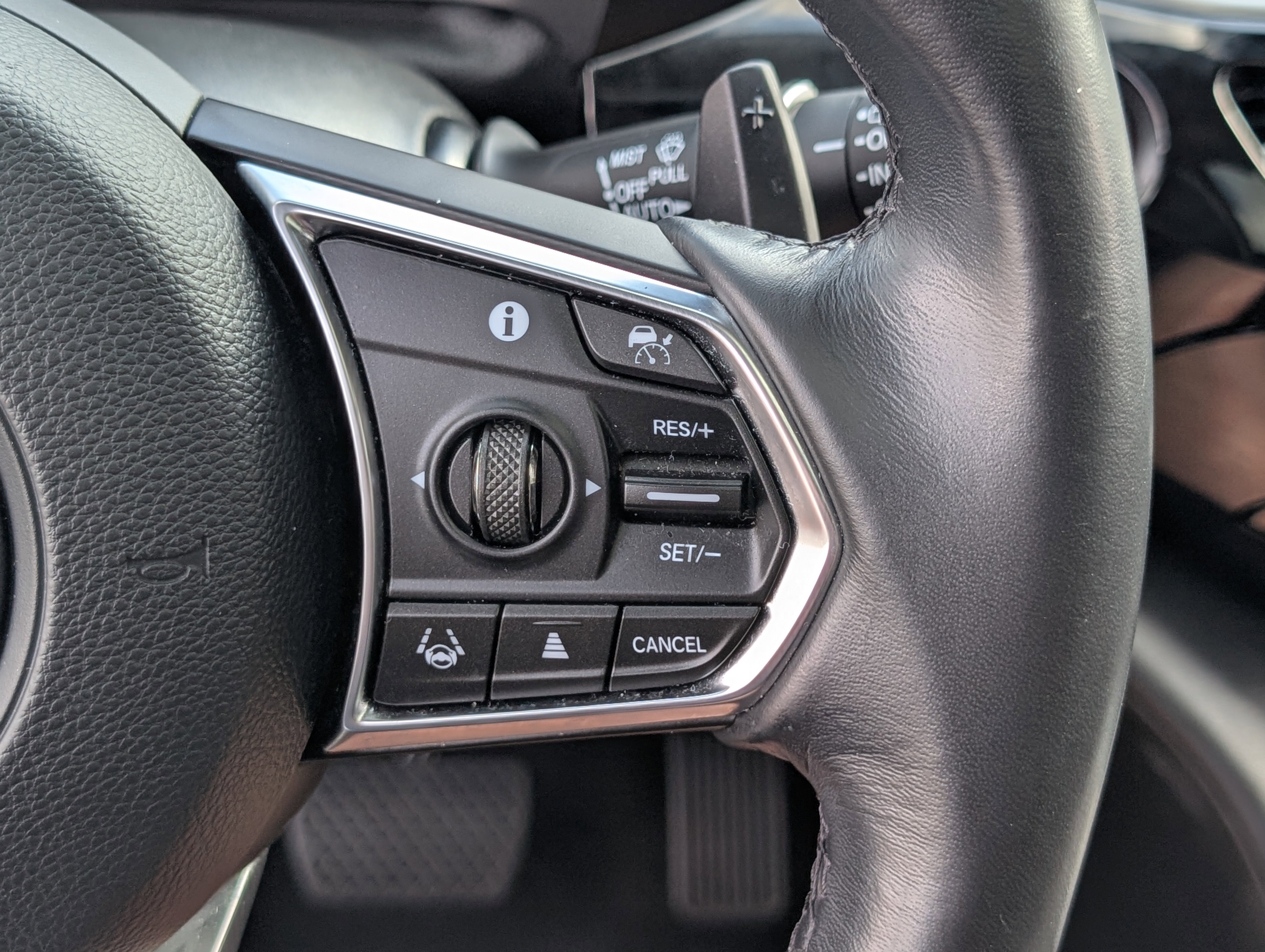 Used 2023 Acura MDX SH-AWD w/ Technology Package image 26