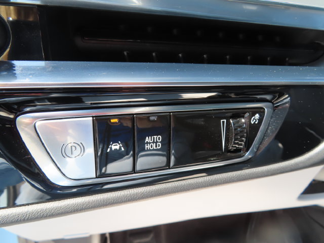 Certified 2024 Cadillac Lyriq Luxury AWD/4WD image 35