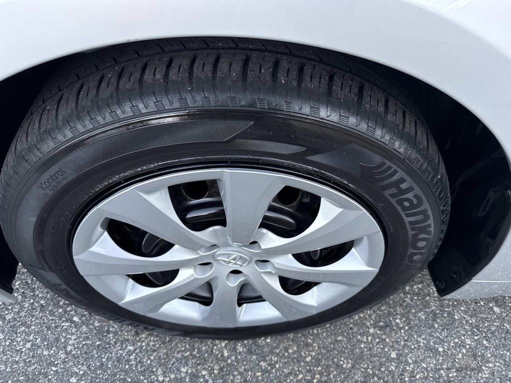 Used 2023 Toyota Corolla LE image 12