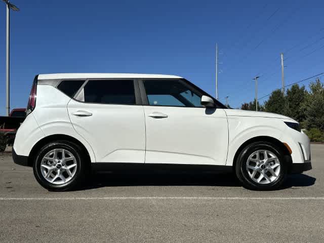Used 2025 Kia Soul LX w/ LX Technology Package FWD image 3