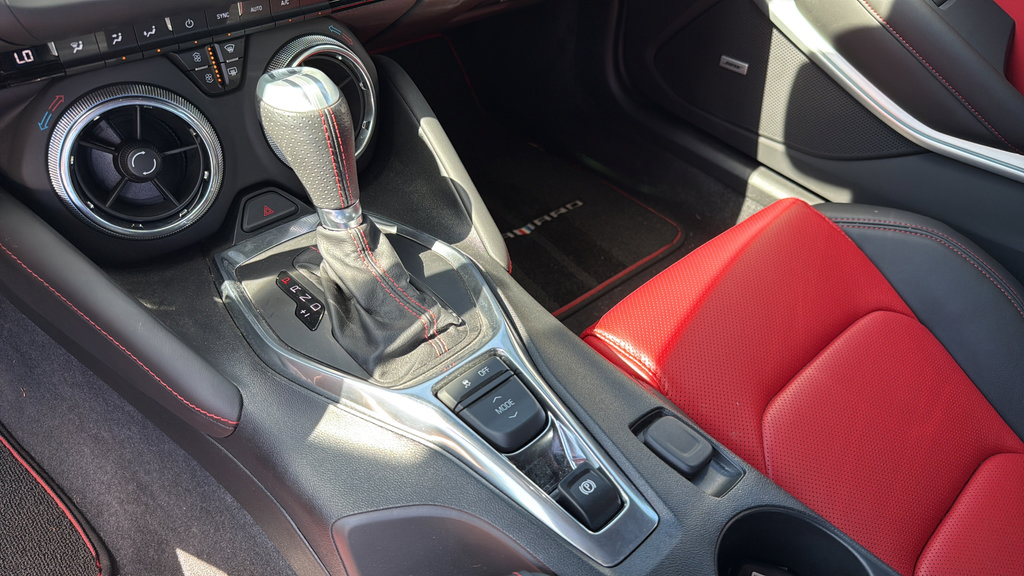 Used 2020 Chevrolet Camaro SS RWD image 27