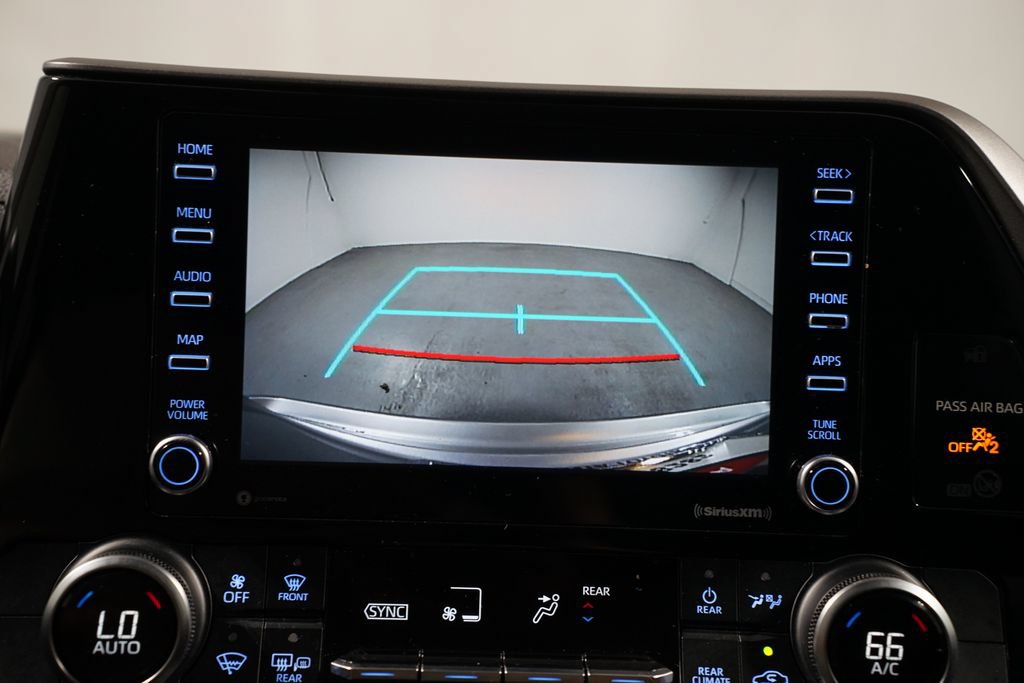 Used 2021 Toyota Highlander L FWD image 17