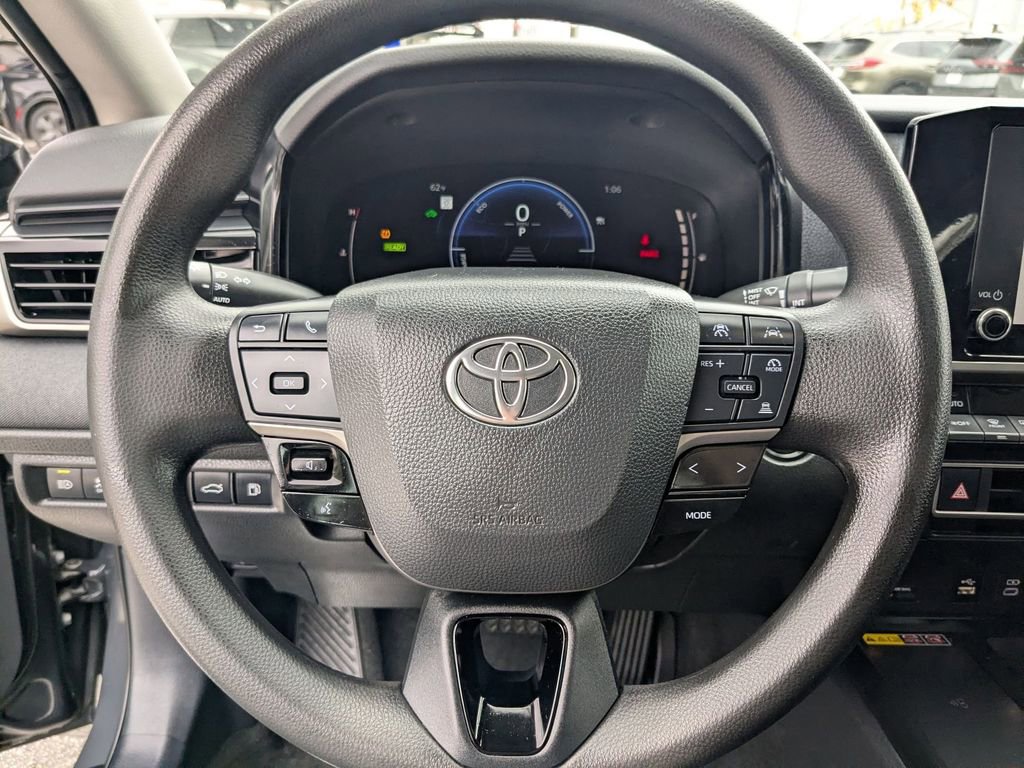 Used 2025 Toyota Camry LE image 17