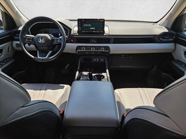 Used 2025 Honda Pilot Elite image 18
