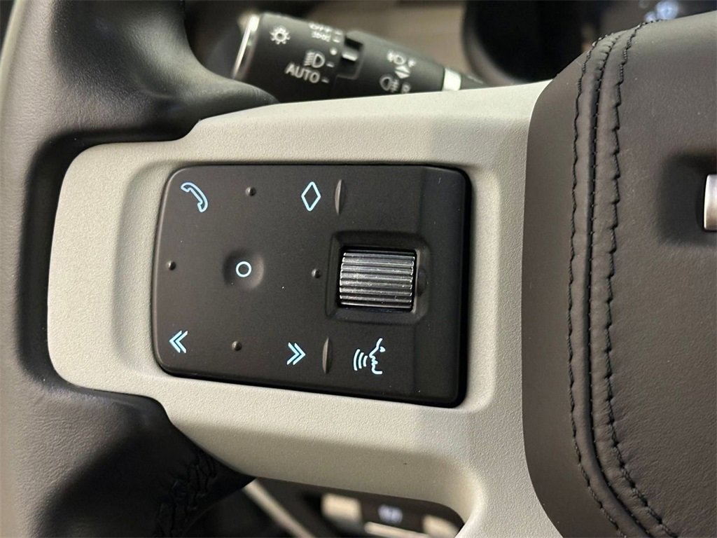 Used 2023 Land Rover Defender 110 X-Dynamic SE image 20