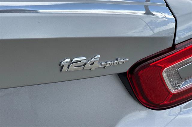Used 2017 FIAT 124 Spider Classica RWD image 29